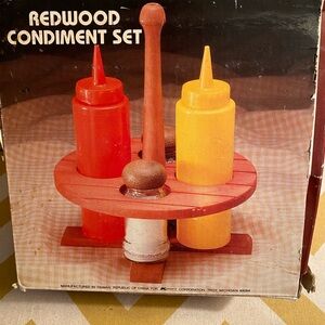 Vintage Redwood Picnic Condiment Set with bottles and holder (b)